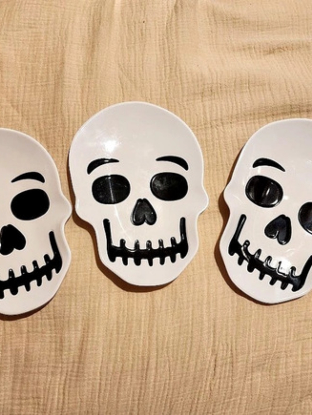 Skull Holiday Decor Set in White & Black